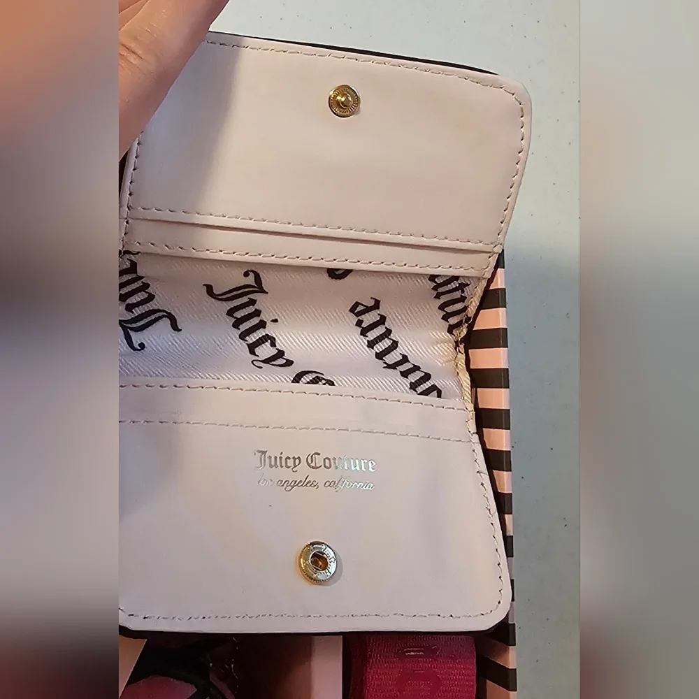 Juicy Couture - Picture 2 of 3